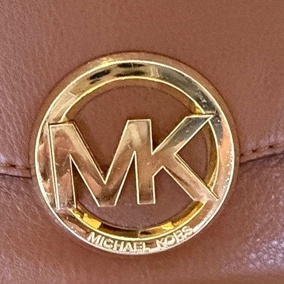 Michael Kors Tan Leather Crossbody Bag with Gold Accents - Picture 2 of 13
